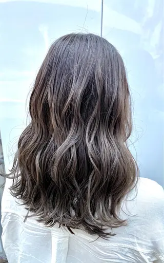 セミロング カラー ブリーチ指名No.1 Daikiのヘアスタイル