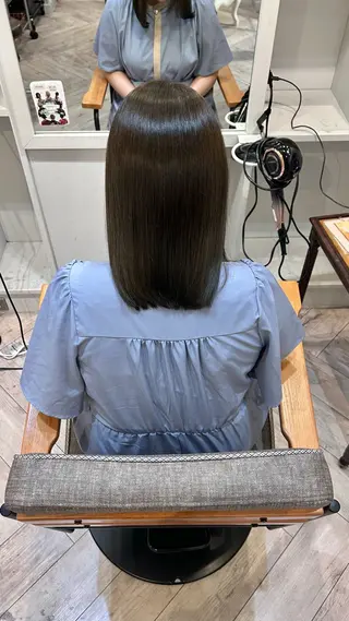 ミディアム カラー 山尾 涼華のヘアスタイル