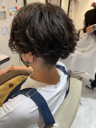 パーマ メンズ 濱田輝レイヤー 韓国風 ハイトーンのヘアスタイル