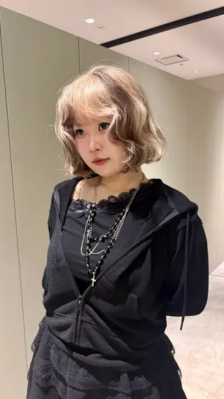 ショート カラー LIM所属・浅見 文音のヘアスタイル