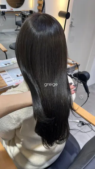 ロング ブリーチなしカラー /ベージュカラーのヘアスタイル