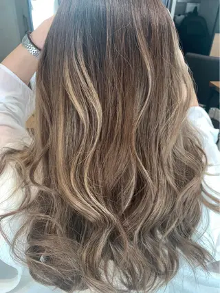 ロング カラー ヘアアレンジ Moana by HEADLIGHT所属・tomoka／ デザインカラー🌺のヘアスタイル