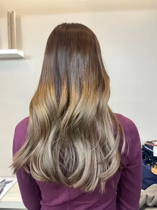 ロング ✩.*Aise⟡.· 艶カラー🐈‍⬛🩶のヘアスタイル