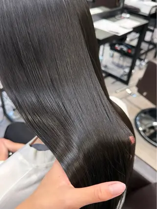 セミロング ニシカワ ユズミのヘアスタイル