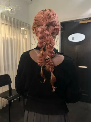 ヘアアレンジ COMEG HEAD 上乃裏所属・宮前 芽衣のヘアスタイル