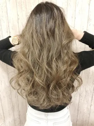 セミロング LANI OOSAKAのヘアスタイル