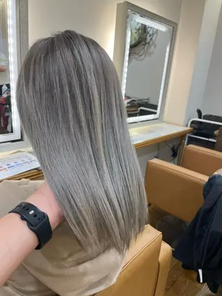 セミロング ブリーチ毛矯正.髪質 改善.髪にドラマをのヘアスタイル