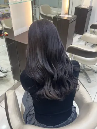 ロング ハイトーン／透明感 カラー Mioのヘアスタイル