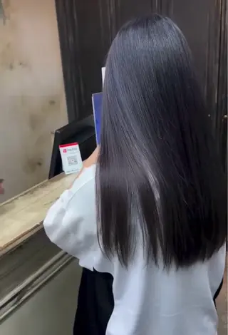 ロング 林 夢良のヘアスタイル