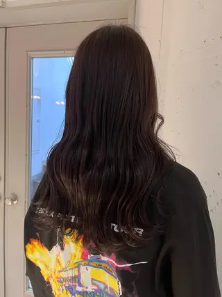 セミロング カラー カジュアルを女っぽく 𝗮𝘆𝗮𝗰𝗼のヘアスタイル