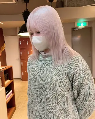 セミロング ミルクティーベージュ outaのヘアスタイル