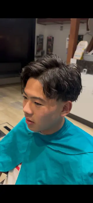 ショート パーマ メンズ 河辺 璃久のヘアスタイル