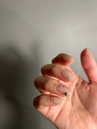 ネイル nail atelier hiton所属・nailist 朱音のネイルデザイン