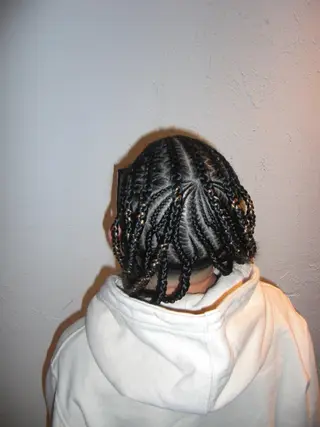 ヘアアレンジ メンズ コーンロウ／ブレイズ SYUのヘアスタイル