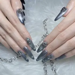 ネイル RAFFINE 月🦋🩵のネイルデザイン