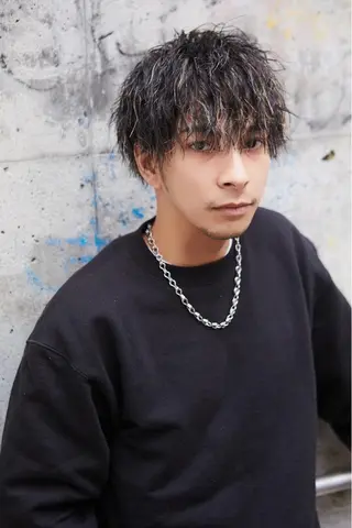 ショート カラー パーマ 𝙱𝙻𝙴𝙽 𝚋𝚢 𝚍𝚘𝚝.所属・🤍BLEN 窓🤍のヘアスタイル