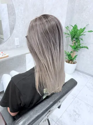 セミロング カラー 🌈派手髪ハイトーン 🌈鈴木亮太🌈のヘアスタイル