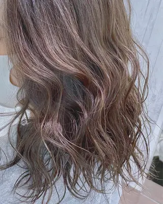 ミディアム カラー EMANON新宿南口所属・🦄中性ウルフ ☁️Shiori🦄のヘアスタイル