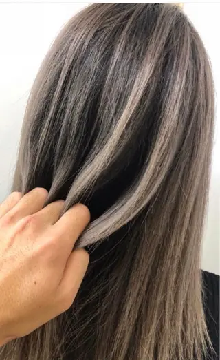 セミロング カラー パーマ ヘアアレンジ メンズ キッズ ネイル マツエク・マツパ 酸性ストレート 髪質改善大槻勇樹のヘアスタイル