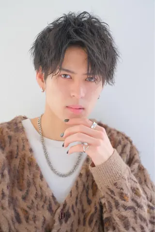 ショート パーマ ヘアアレンジ メンズ 艶髪✨寒色カラー✨ 翁長孝輔のヘアスタイル