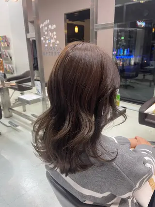 セミロング カラー ヘアーメイクWILL 西宮店所属・WILL西宮 藤原 佳奈/髪質改善/艶髪のヘアスタイル