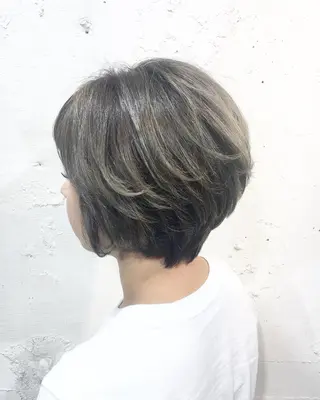 ショート カラー ✨艶髪✨透明感✨ 山内大樹のヘアスタイル