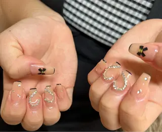 ネイル ちゅるんネイル🪄 耳ツボジュエリー🔗のネイルデザイン