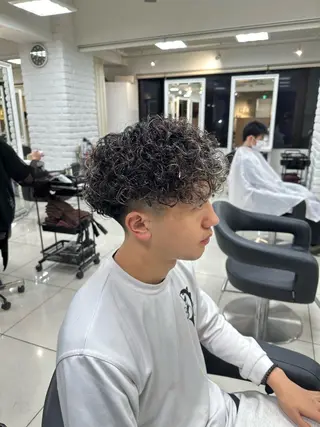 ショート パーマ メンズ フェザーパーマ職人 🪶ryosukeのヘアスタイル