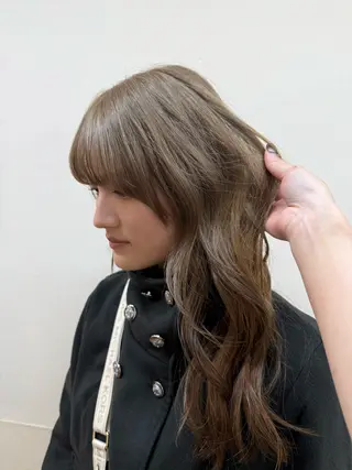 ロング カラー NEER(ネアー) アミのヘアスタイル