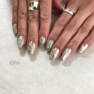 ネイル Rio 𓍼のネイルデザイン