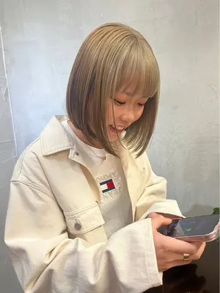 カラー Lond enikaのヘアスタイル