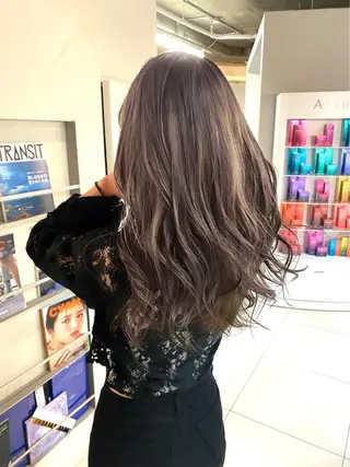 カラー モエカ -YUCCA-のヘアスタイル