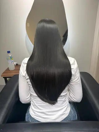 ロング NAVY 橋本心 縮毛矯正のヘアスタイル