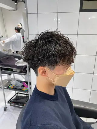 ショート カラー パーマ ヘアアレンジ メンズ アイブロウ スパイキー/フェザー /波巻き/かいとのヘアスタイル