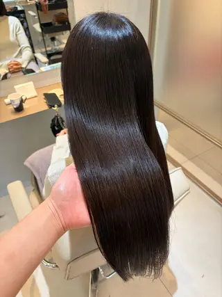 ロング Zinaセントラル所属・須田 ゆかりのヘアスタイル