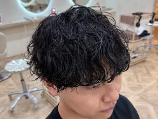 パーマ メンズ MEN‘S HAIR BLEACHi塩釜口所属・市原亮/塩釜口/ ツイスパ/波巻きのヘアスタイル