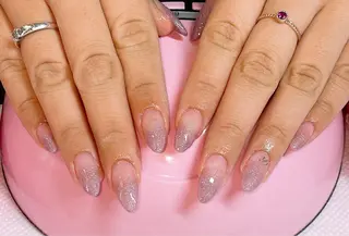 ネイル VIERU 🌈🎀💖のネイルデザイン