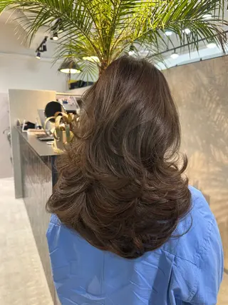 ロング 足立 采弥のヘアスタイル