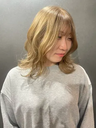 ミディアム sherry【シェリー】所属・miho 大国町 柔らかハイトーン💛のヘアスタイル