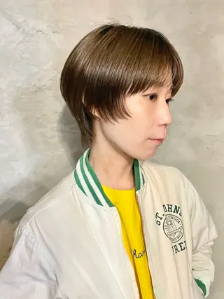 ショート カラー 岡田 恭明のヘアスタイル