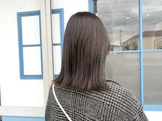 ミディアム カラー 辻川 真央のヘアスタイル