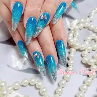 ネイル Queening 🦋のネイルデザイン