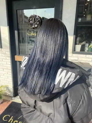 ロング カラー 小坂 真子のヘアスタイル