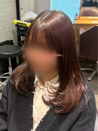 セミロング Yuzumi／ ハイトーン／パーマのヘアスタイル