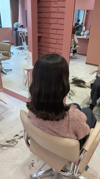 ミディアム カラー nina / HINA/レイヤーのヘアスタイル