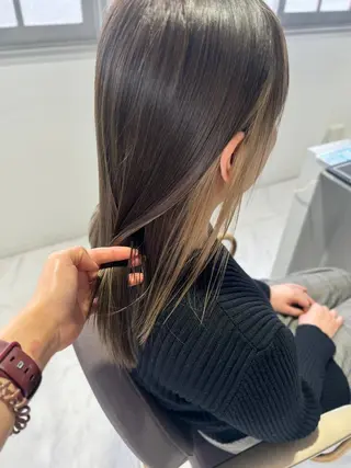 セミロング カラー 小谷野 真優のヘアスタイル