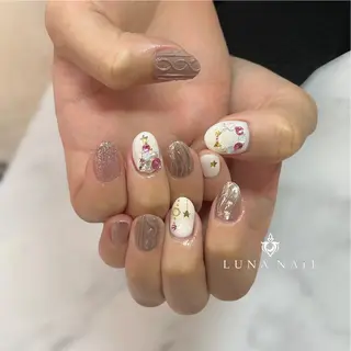 ネイル アトリエ　ミモザ所属・いまむら あかりのネイルデザイン