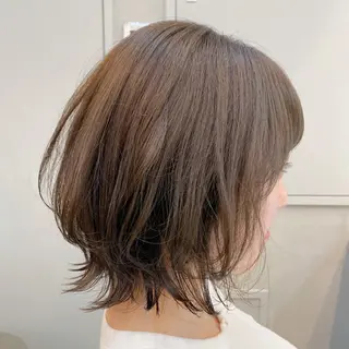 ミディアム カラー 岡野 静華のヘアスタイル