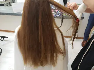 ロング カラー Re.felice (ﾘ ﾌｪﾘｰﾁｪ)のヘアスタイル