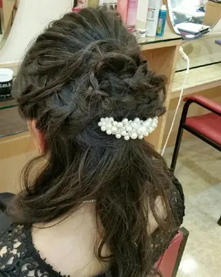 ヘアアレンジ EMANON名古屋所属・美谷添（ミヤゾエ） まどか大人ヘアサロンのヘアスタイル